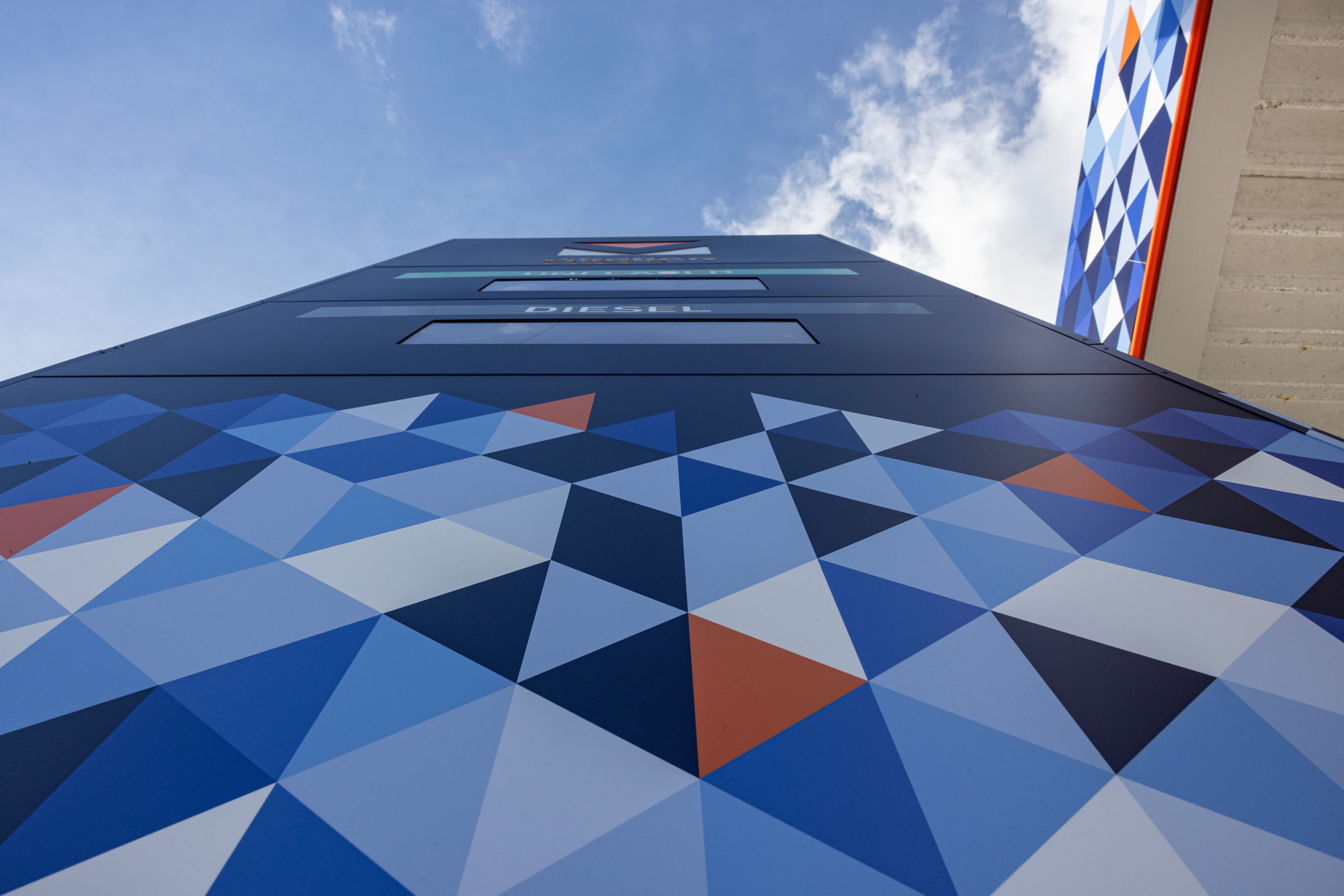 Oil pouring illustration